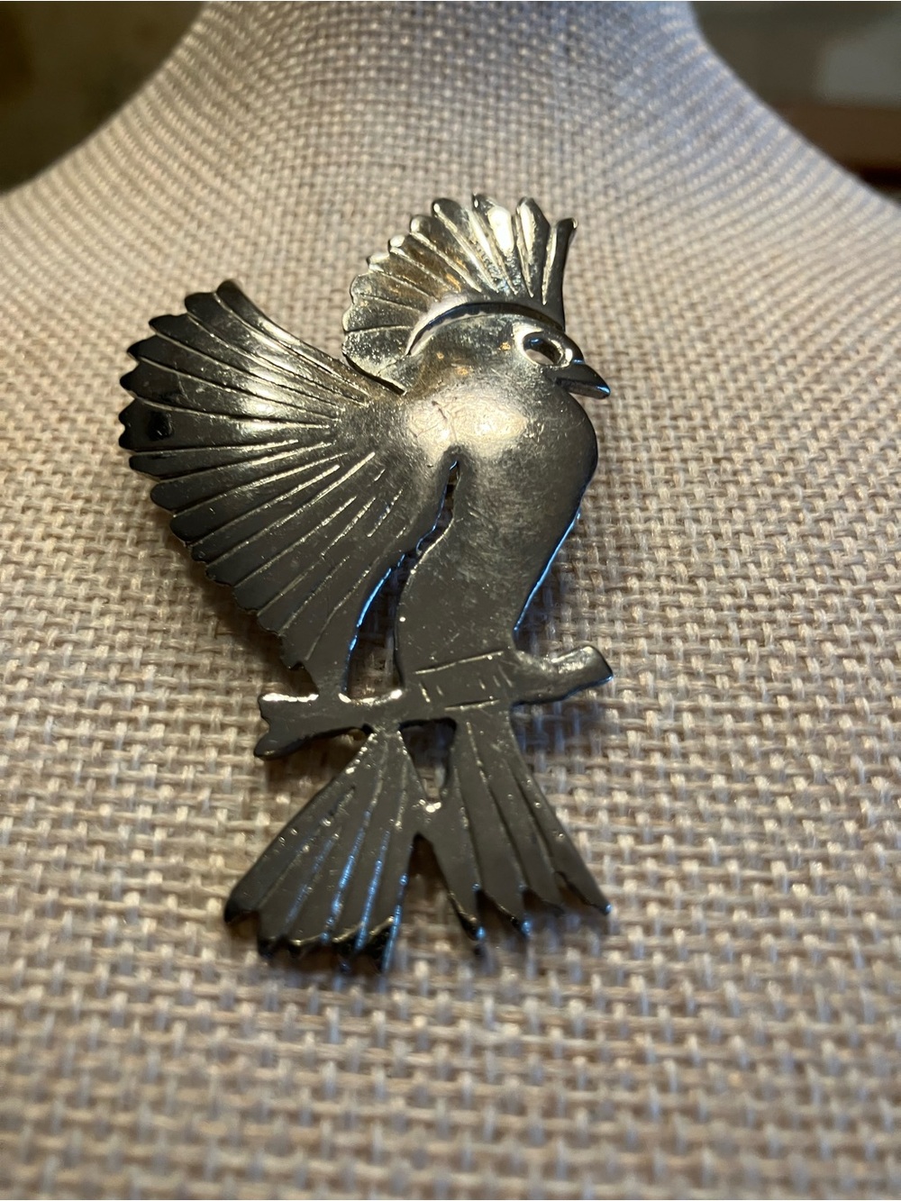 DOVE BROOCH SILVER-TONE